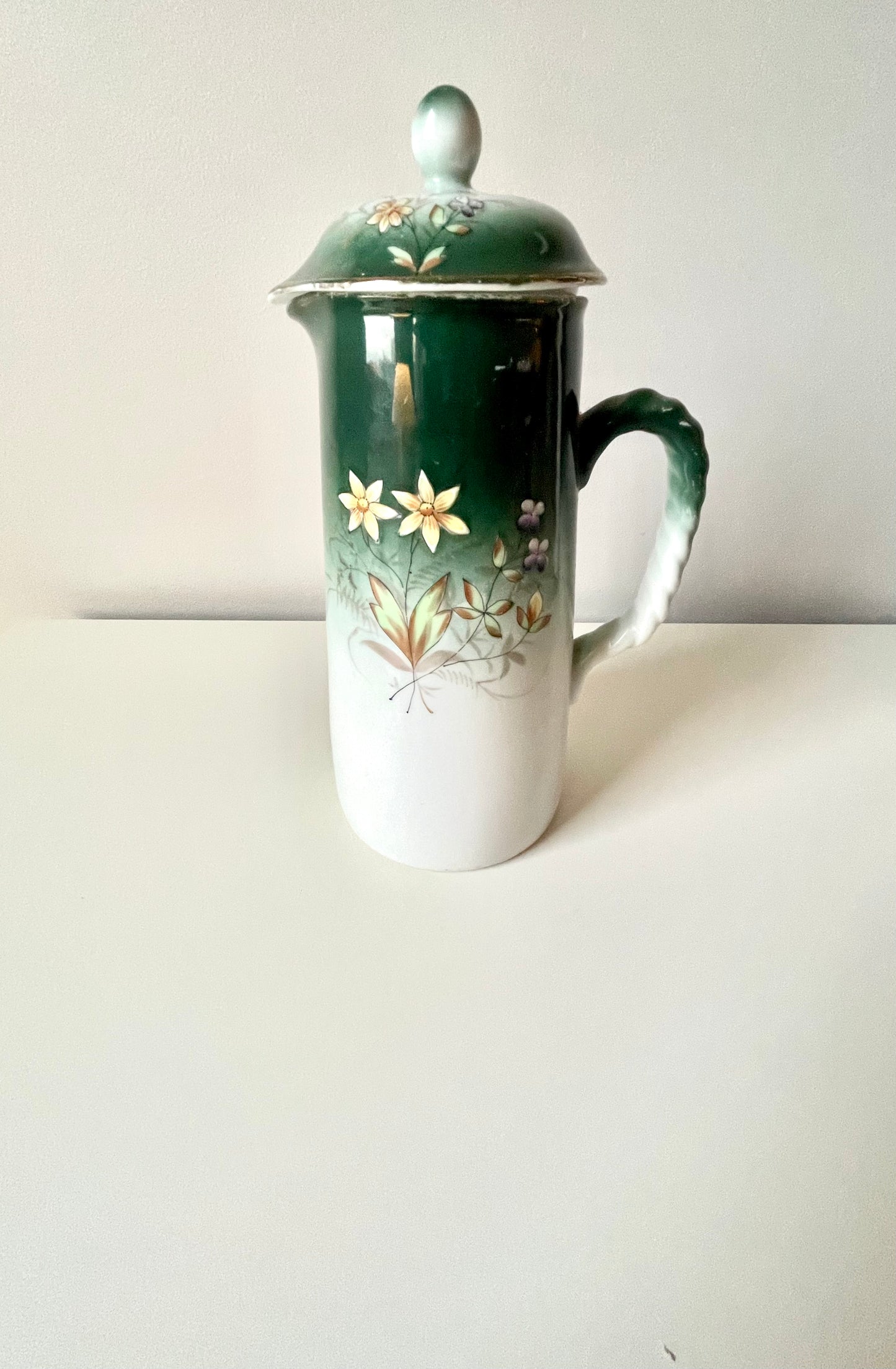 Tsarist Russia's hot chocolate jug produced by Kuznetsov (without producer mark)