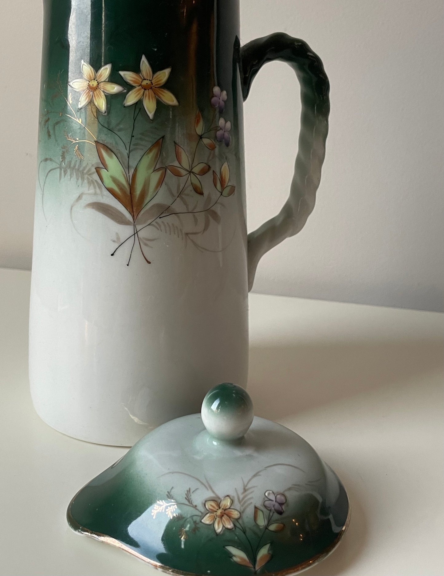 Tsarist Russia's hot chocolate jug produced by Kuznetsov (without producer mark)