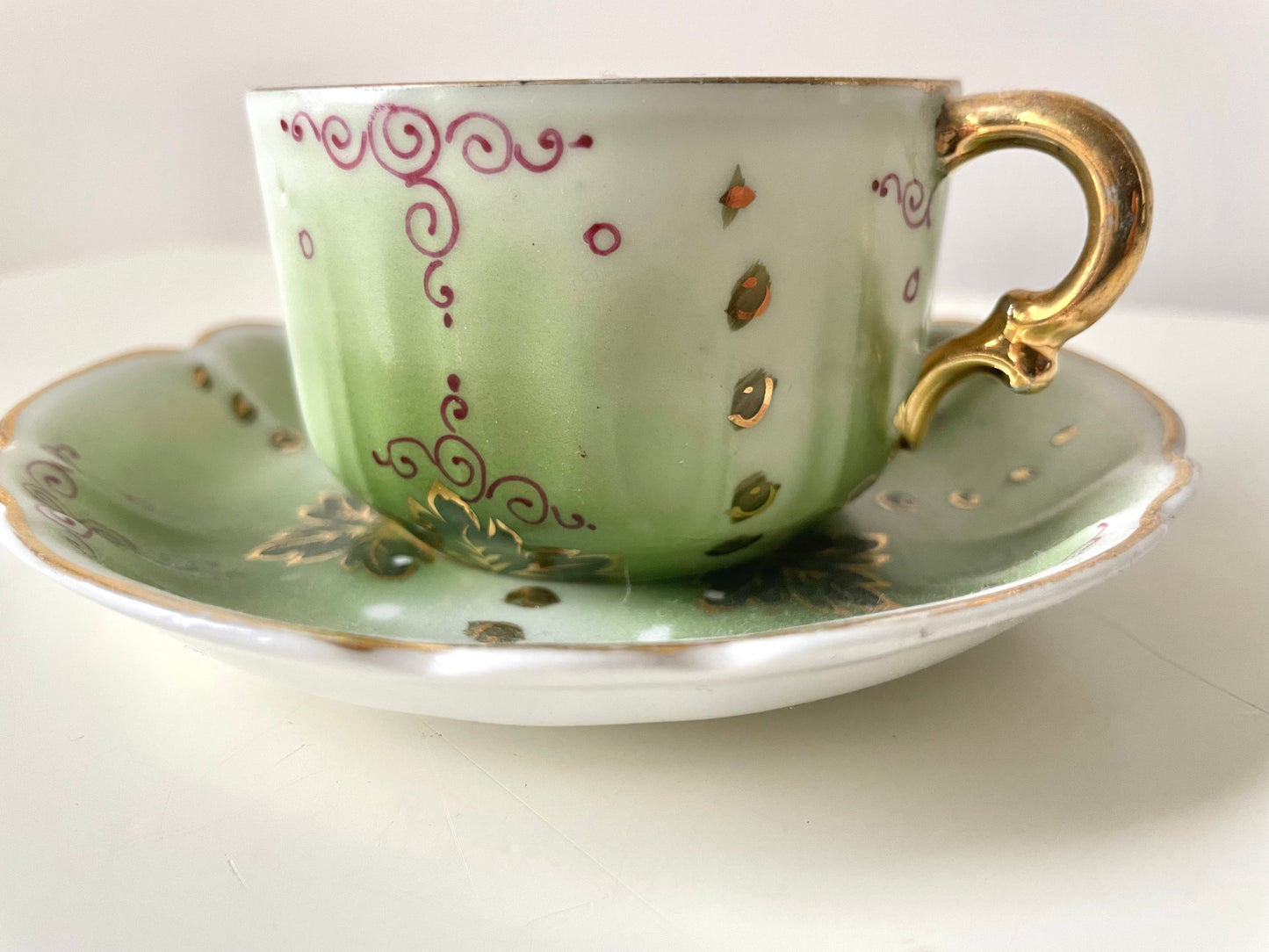 Tsarist Russia's porcelain tea duo produced by Kuznetsov