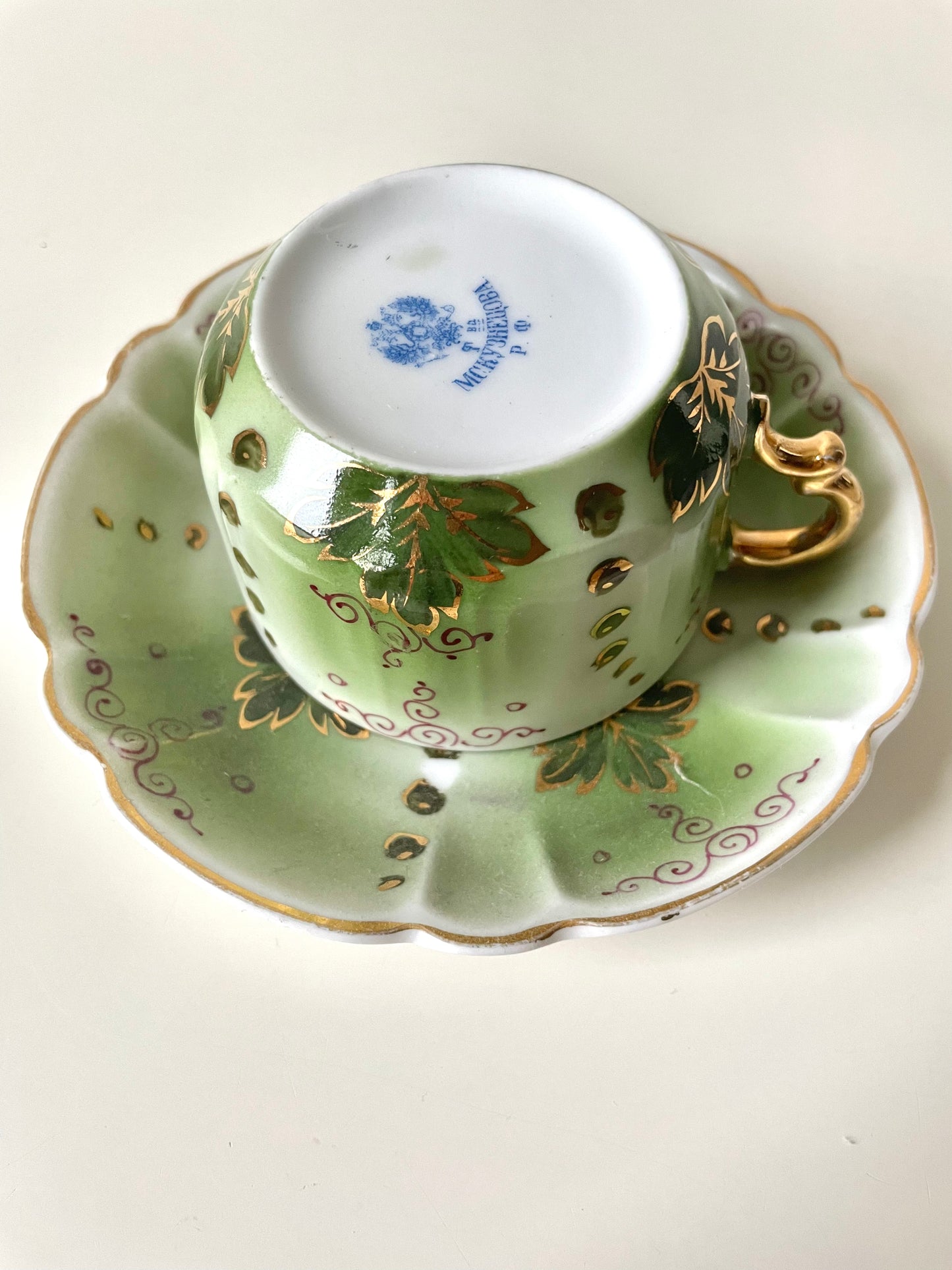 Tsarist Russia's porcelain tea duo produced by Kuznetsov