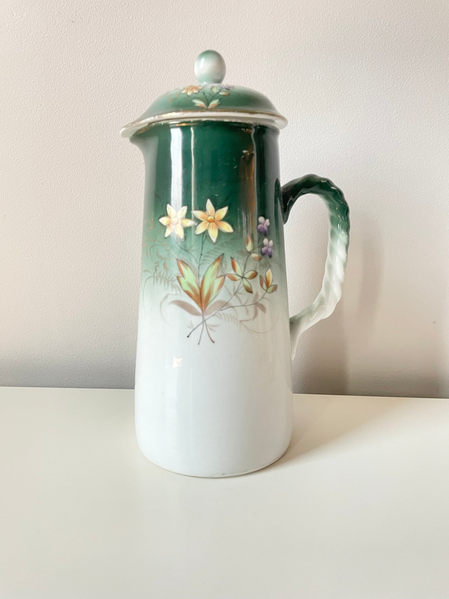 Tsarist Russia's hot chocolate jug produced by Kuznetsov (without producer mark)