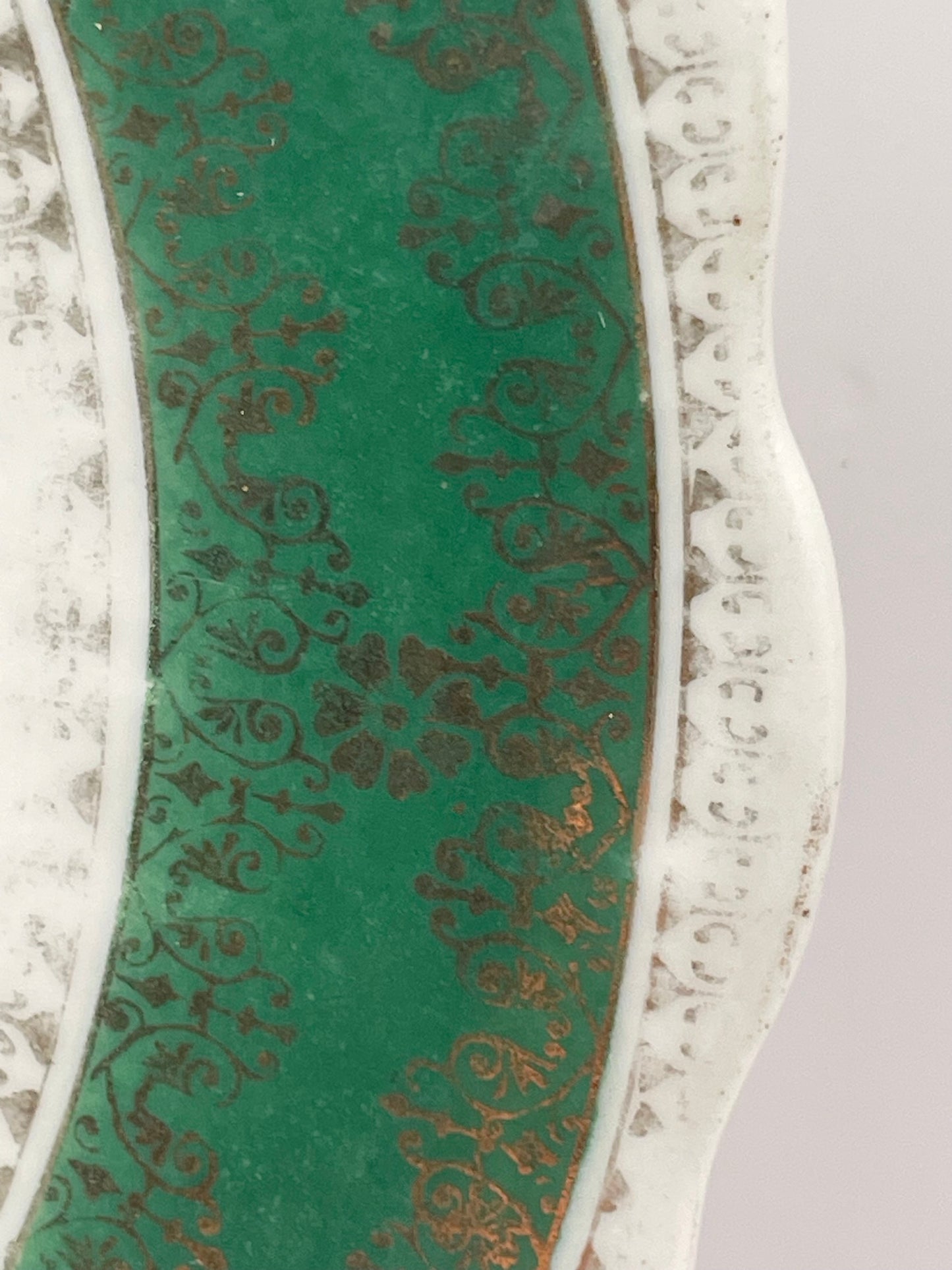 Post-revolution era platter with Vseukrtrest porcelain mark (ex-Kuznetsov’s mark)