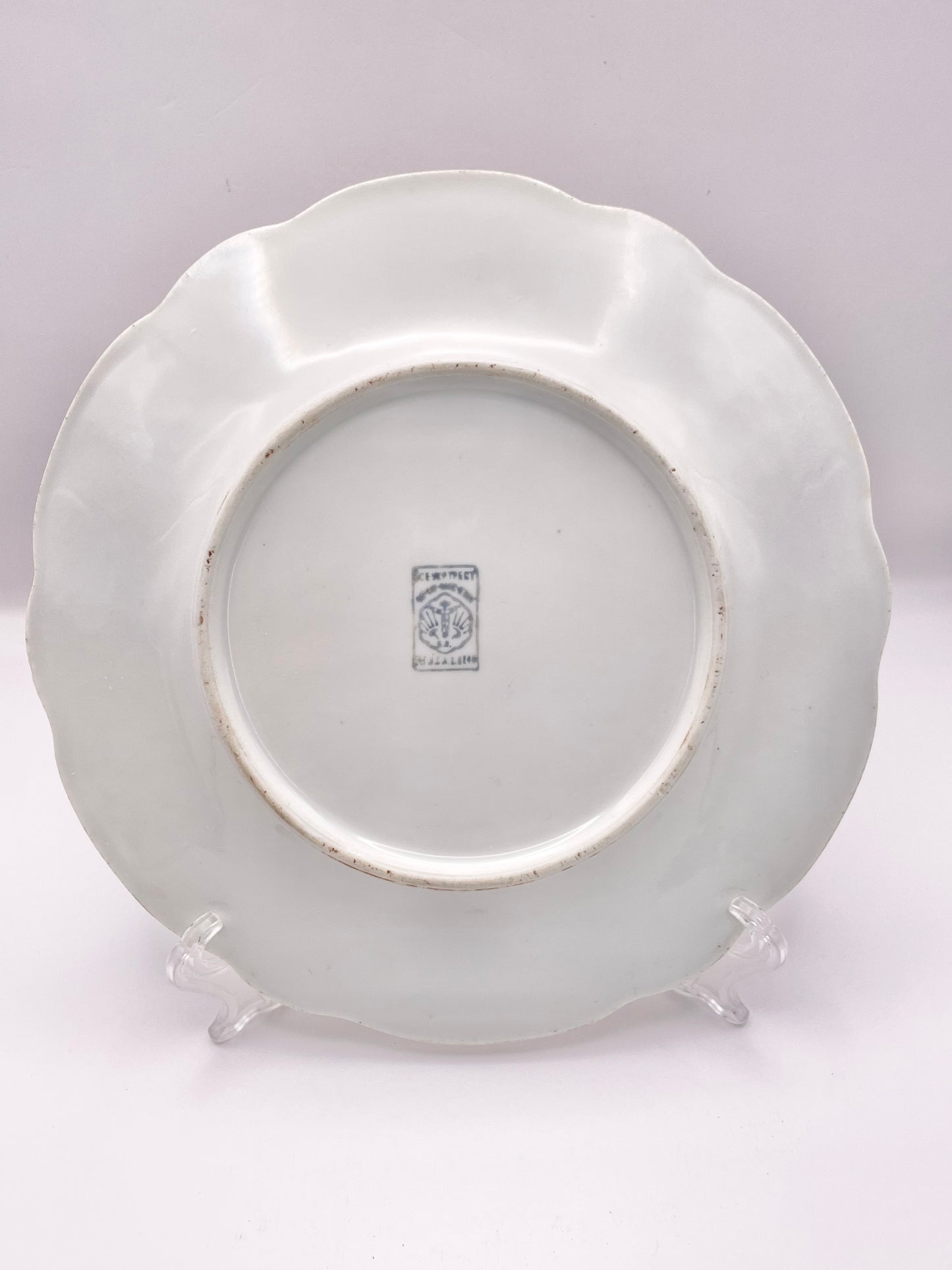 Post-revolution era platter with Vseukrtrest porcelain mark (ex-Kuznetsov’s mark)