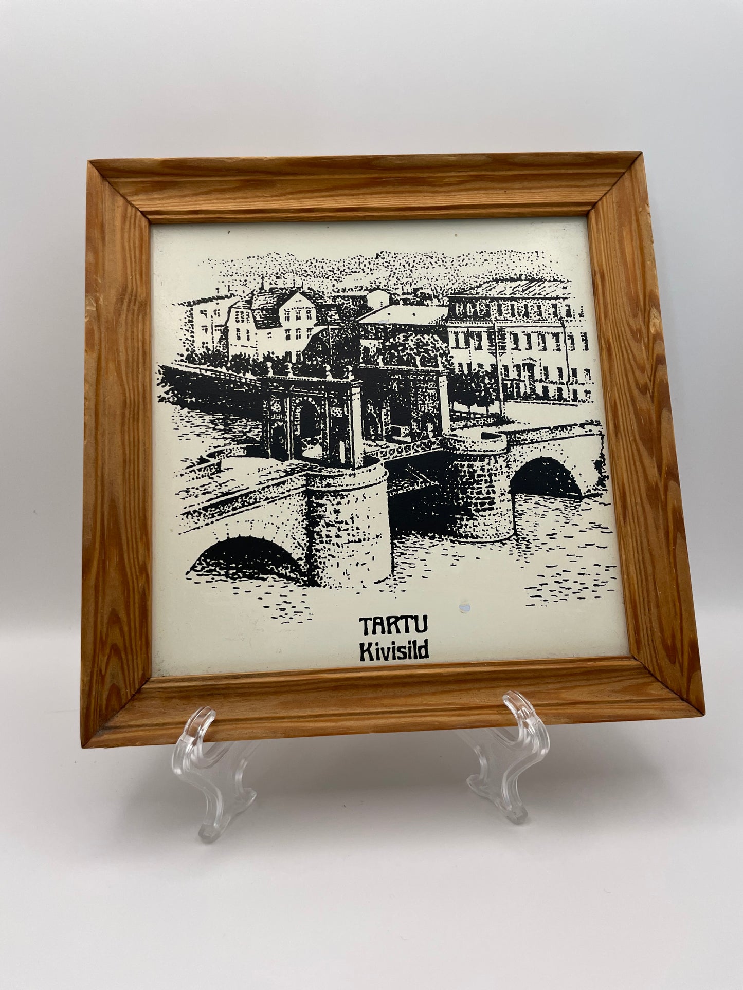 Tile depicting Tartu bridge
