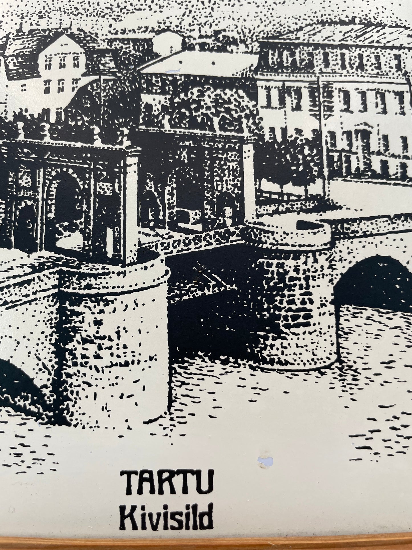 Tile depicting Tartu bridge