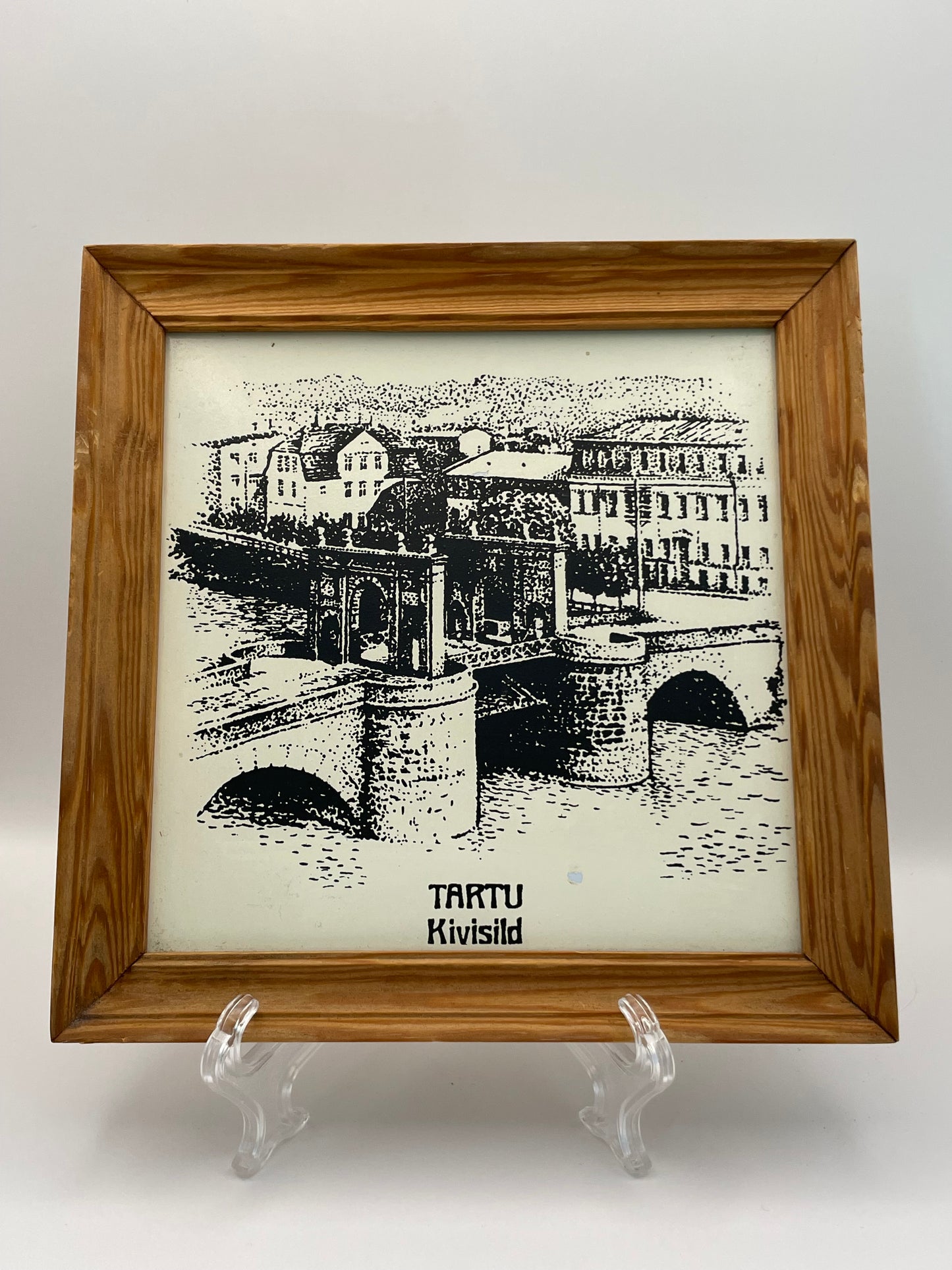 Tile depicting Tartu bridge