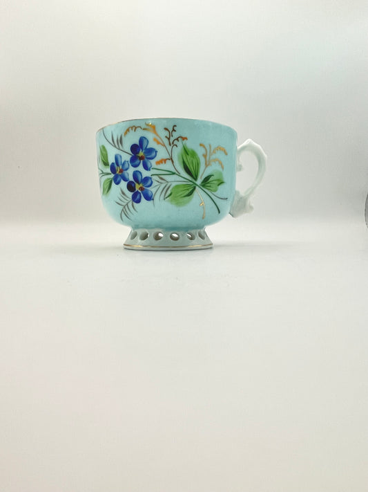 Hand-painted lace-footed porcelain tea cup produced by Kuznetsov