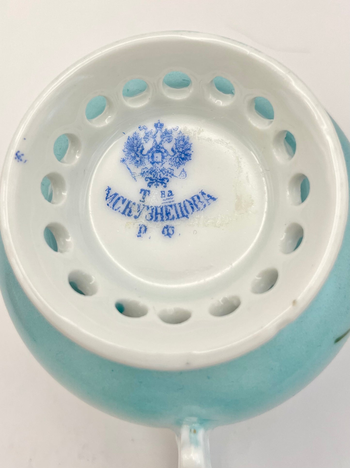 Hand-painted lace-footed porcelain tea cup produced by Kuznetsov