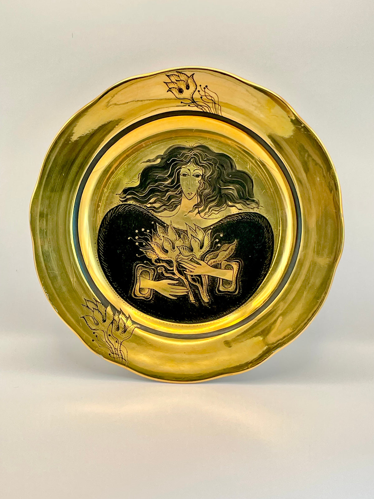 Museum-grade richly gilded one-off porcelain plate from 1970s, hand-painted by Anu Ivask