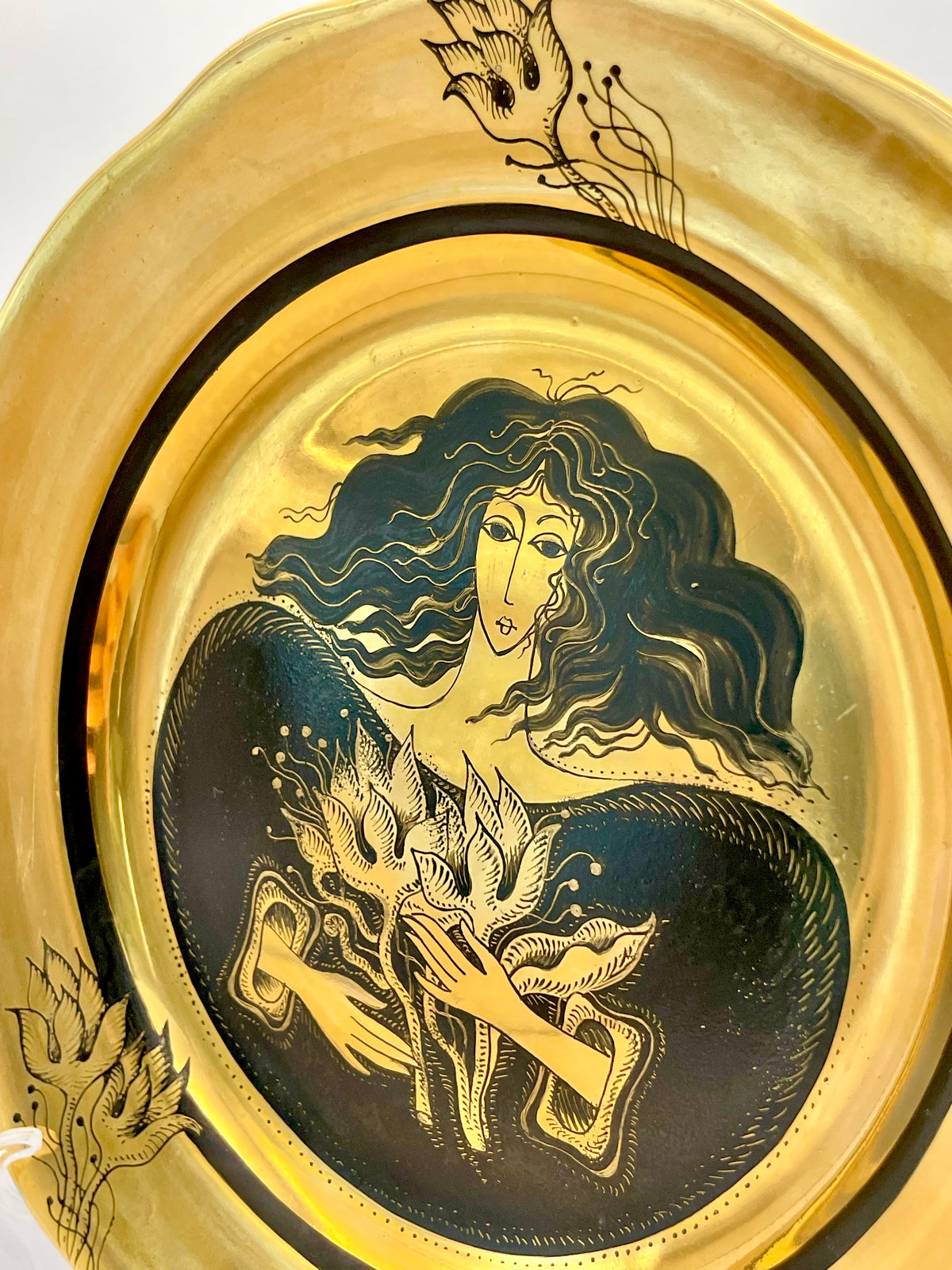Museum-grade richly gilded one-off porcelain plate from 1970s, hand-painted by Anu Ivask