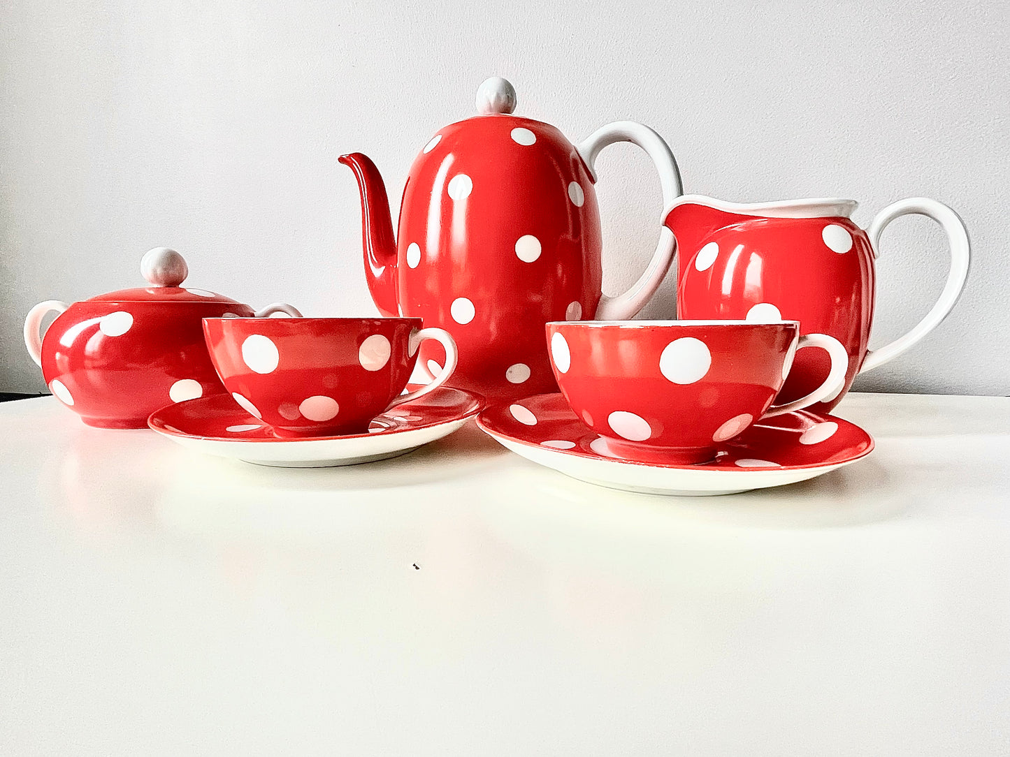 Iconic Langebraun polka dot porcelain set