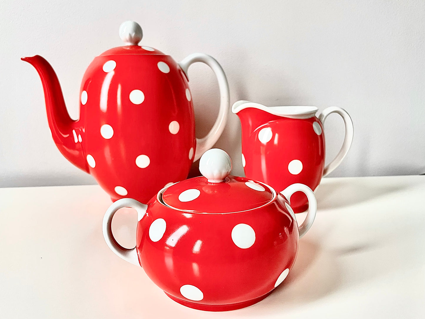 Iconic Langebraun polka dot porcelain set