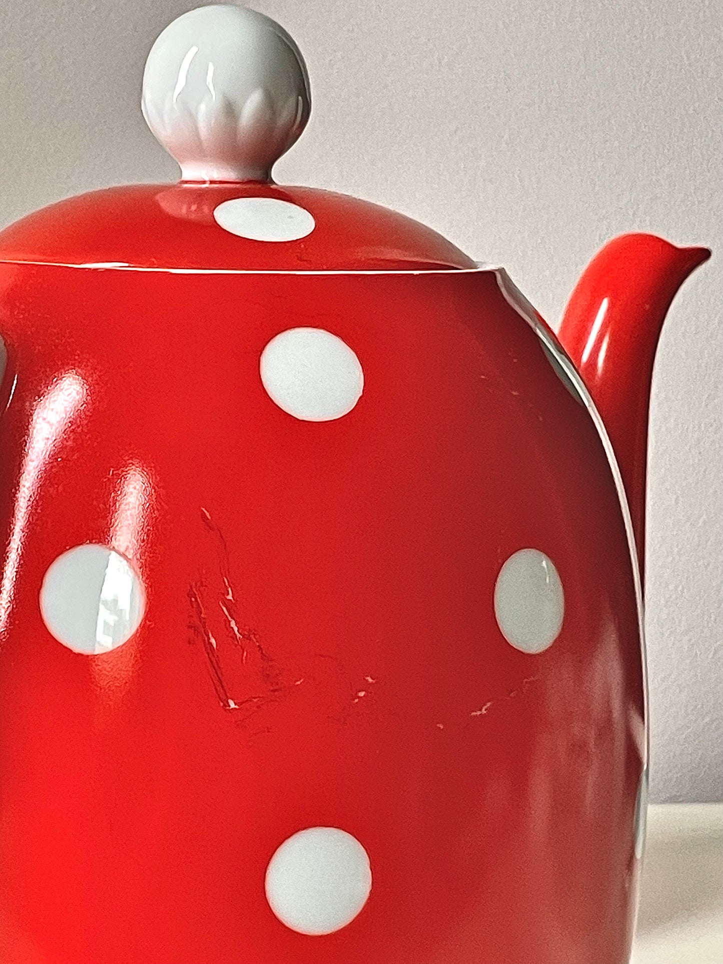 Langebraun polka dot porcelain set