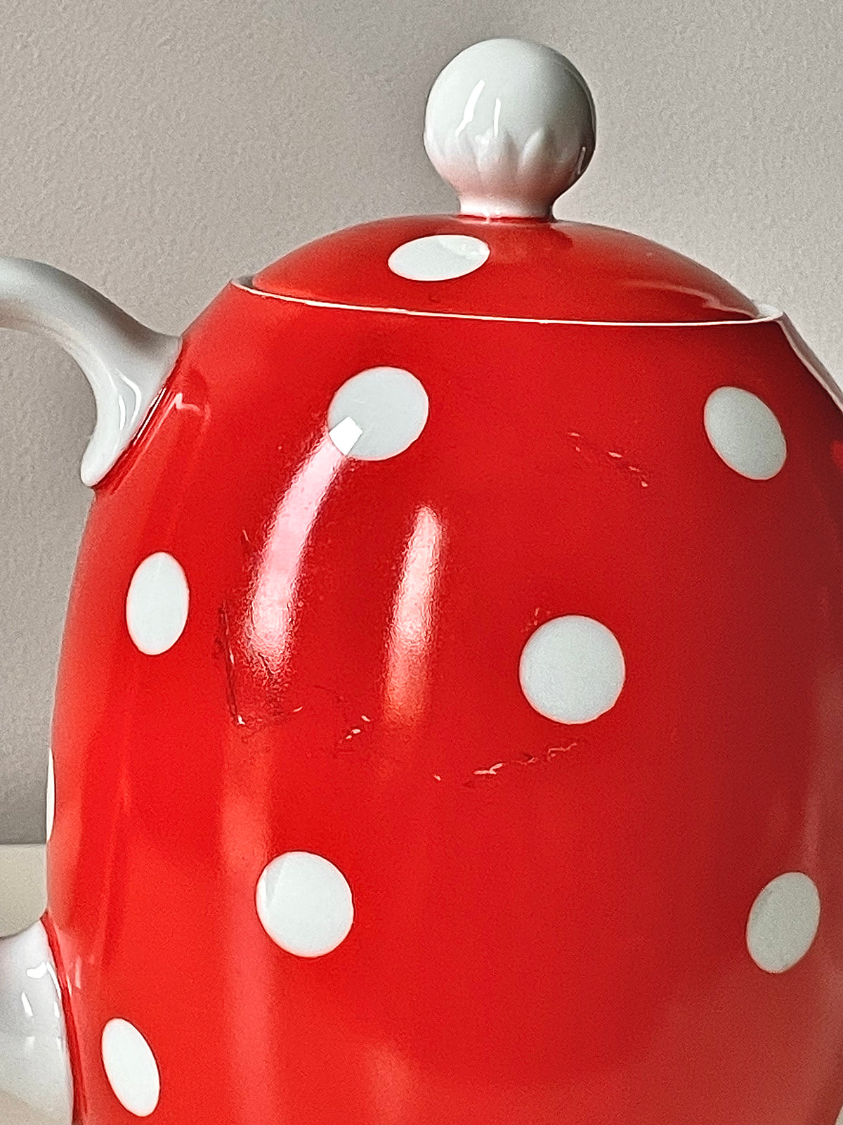 Langebraun polka dot porcelain set